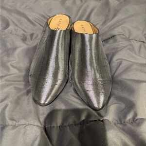 NWOT NEVER WORK Katy Perry Collections Silver Loafers Size 6.5